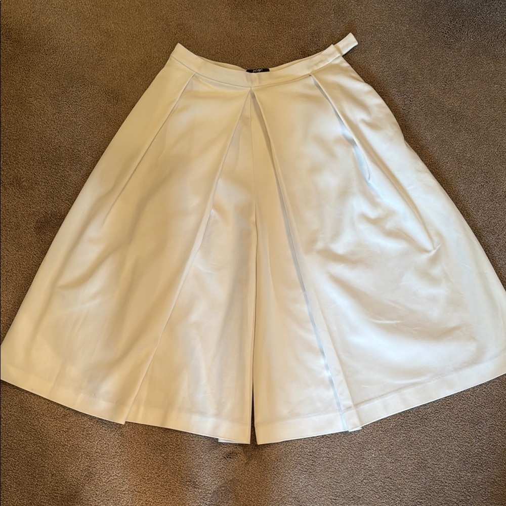 Lord & Taylor Cream Pleated Culottes- Size 2